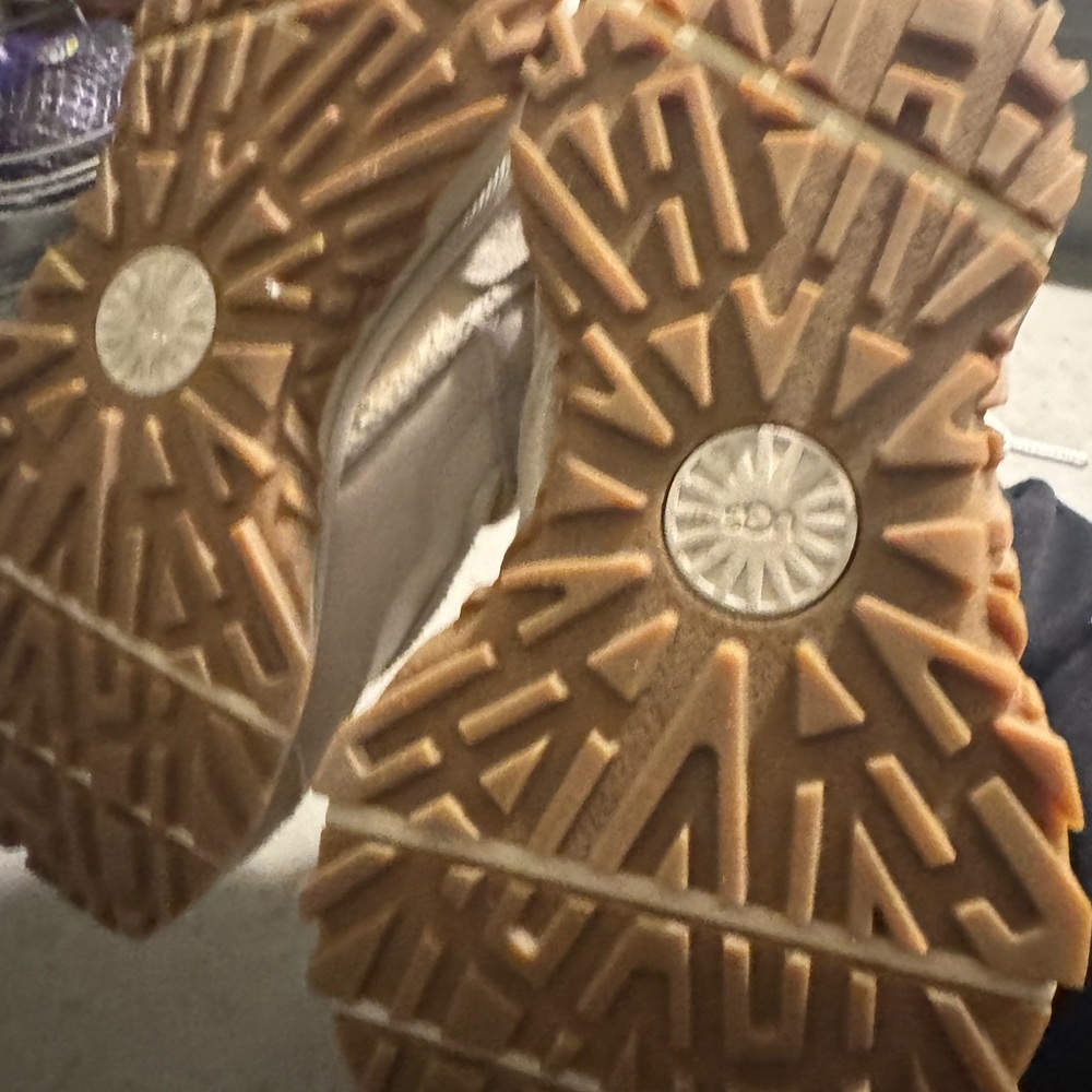 uggsSneakers - Picture 8 of 12